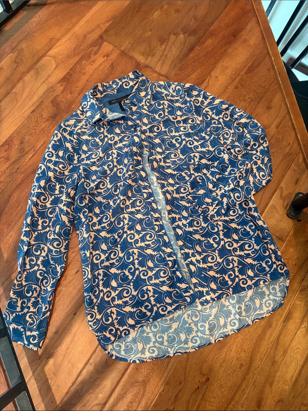 Marc by Marc Jacob's 100% Silk LS Button
Down Top
Size 4